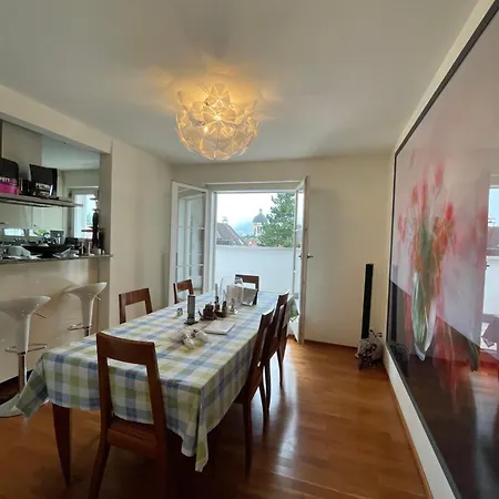 Spacious And Stylish In Apartment