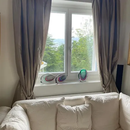 Spacious And Stylish In Zurich